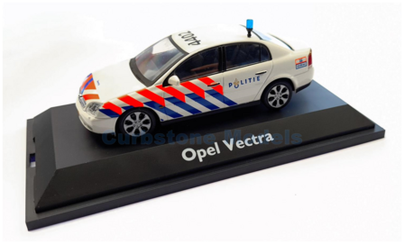 Modelauto 1:43 | Schuco 267005 | Opel Vectra