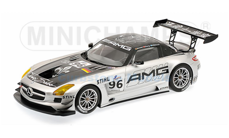 Modelauto 1:18 | Minichamps 151113196 | Mercedes Benz AMG SLS GT3 | AMG China 2011 #96 - C.Cheng - L.Arnold - M.H&auml;kkinen