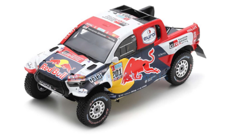 Modelauto 1:18 | Spark 18S319 | Toyota Hilux 2022 #201 - M.Baumel - N.Al Attiyah