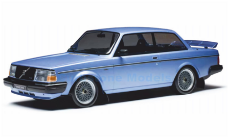 Modelauto 1:18 | IXO-Models 18CMC090.20 | Volvo 240 Turbo Custom Matt Hellblau 1986