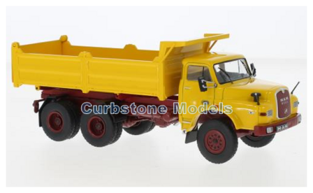 Modelauto 1:43 | IXO-Models TRUD003 | MAN DHAK 26.280 6x6 Dark Yellow and Red 1971