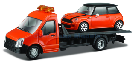 Vrachtwagen 1:43 | Bburago 18-34100-6 | Flatbed Transport met Mini Cooper S Oranje