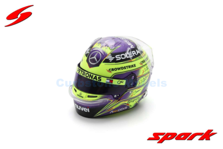 Modelauto 1:5 | Spark 5HF145 | Bell Helmet | Mercedes AMG Petronas F1 Team 2024 #44 - L.Hamilton