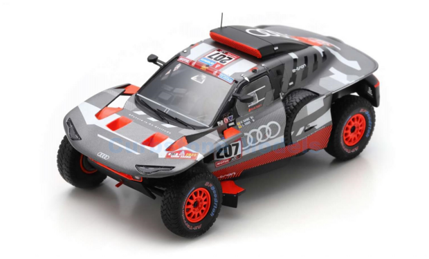 Modelauto 1:43 | Spark S4558 | Team Audi Sport RS e-tron Dakar 2023 #207 - C.Sainz - L.Cruz