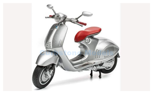 Motorfiets 1:18 | Maisto 20-16885SILVER | Vespa 946 Silver 2014