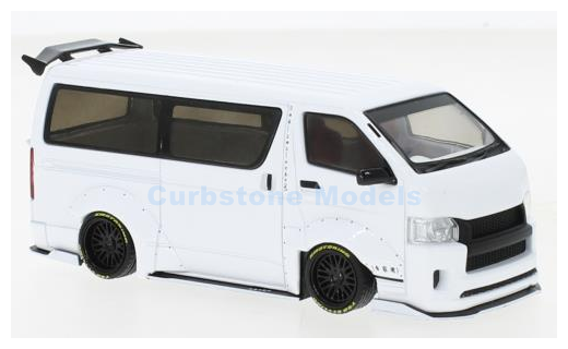 Modelauto 1:43 | IXO-Models MOC323 | Toyota Hiace Widebody Metallic White 2018