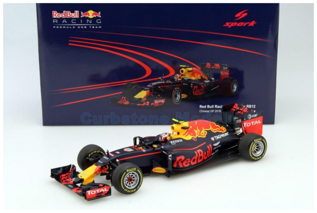 Modelauto 1:18 | Spark 18S246 | Red Bull Tag Heuer RB12 2016 #26 - D.Kvyat