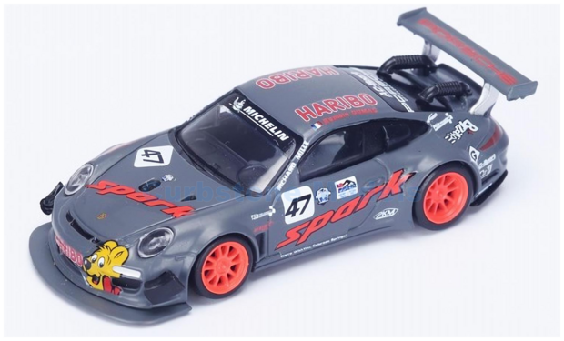 Modelauto 1:64 | Spark Y025 | Porsche 911 PP Haribo 2012 #47 - R.Dumas