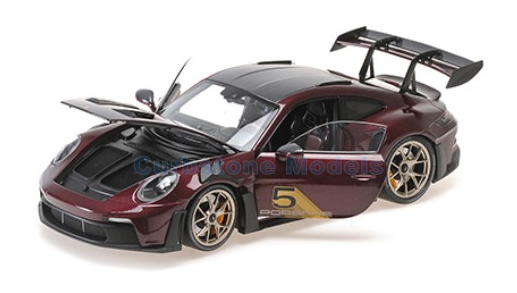 Modelauto 1:18 | Minichamps 110062029 | Porsche 911 992 GT3RS Purple 2023