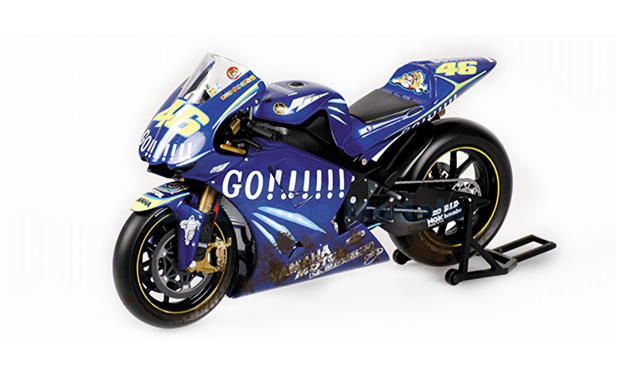 Modelauto 1:12 | Minichamps 122043096 | Gauloises Fortuna Yamaha YZR-M1 2004 #46 - V.Rossi